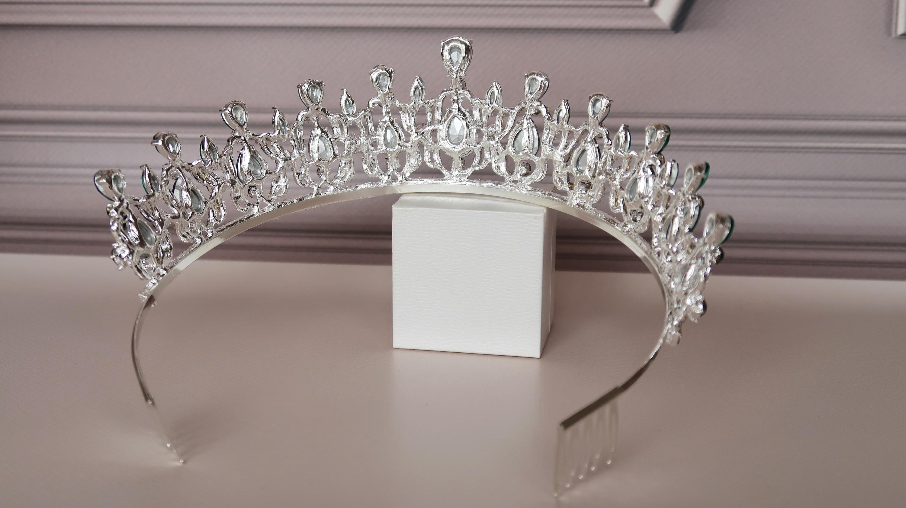 Emerald tiara, Green wedding crown