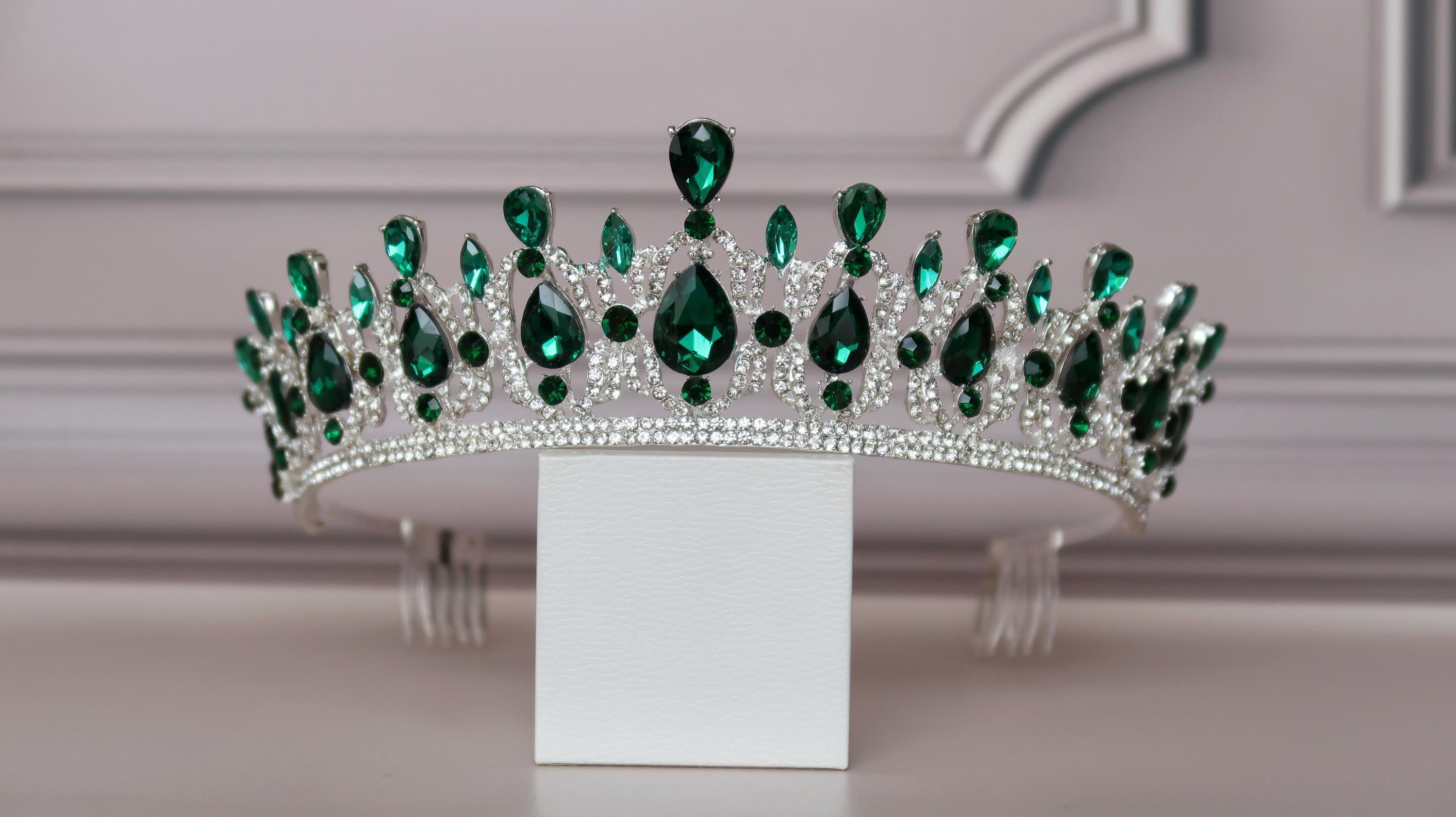 Emerald tiara, Green wedding crown