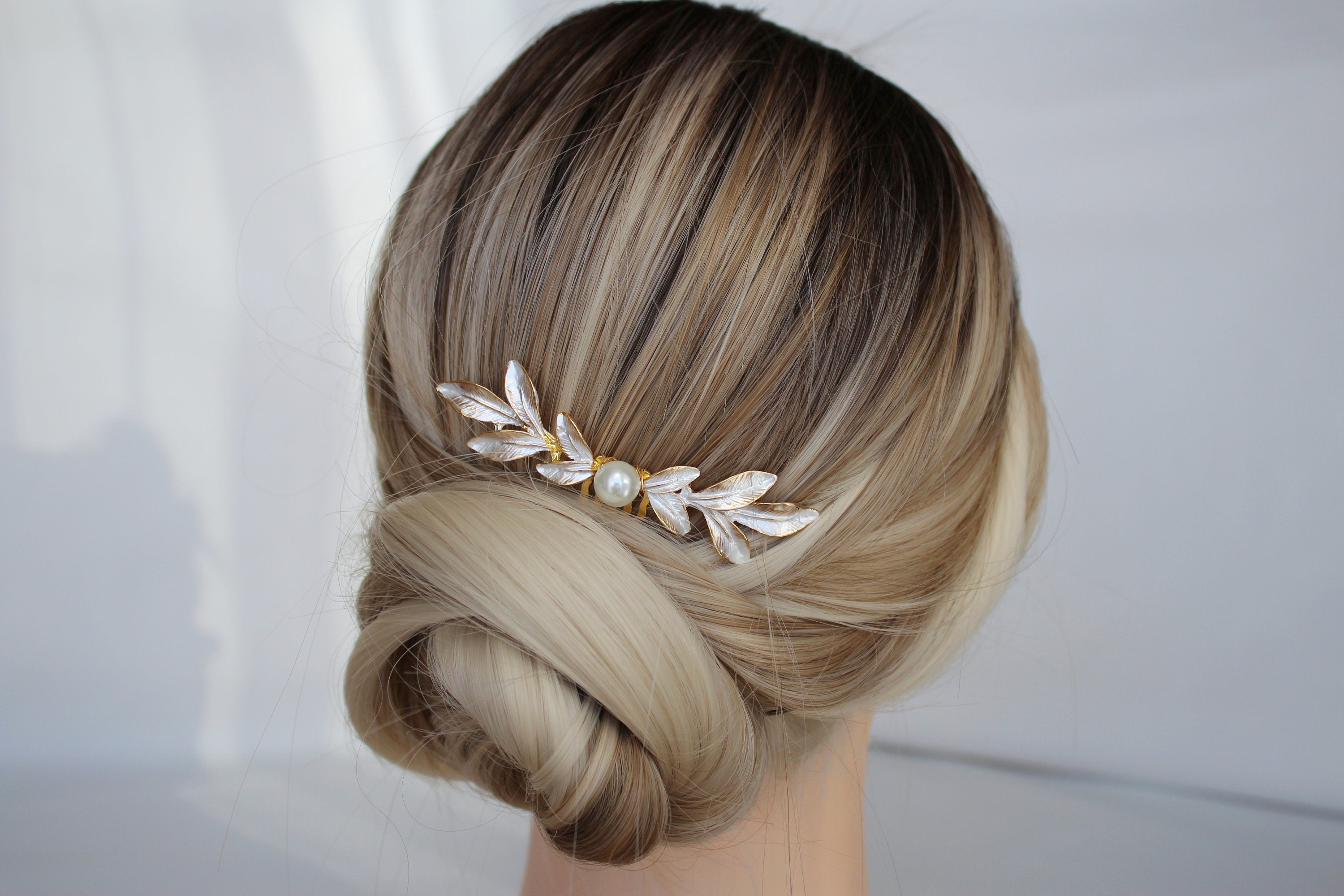 Pearl Leaf Wedding Hair Comb: Gold Bridal Hairpiece