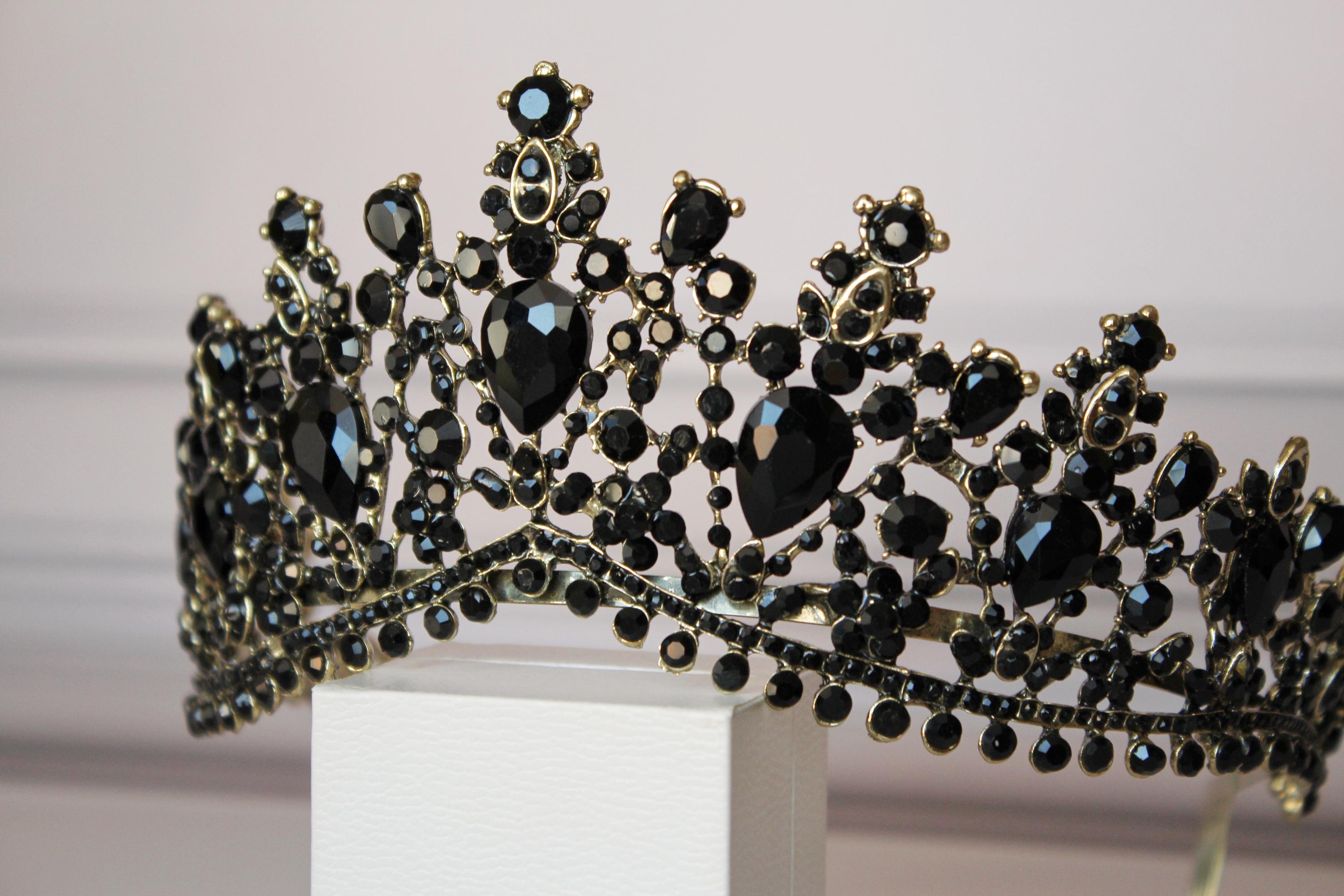 Black Swan Tiara, Black Gothic Tiara