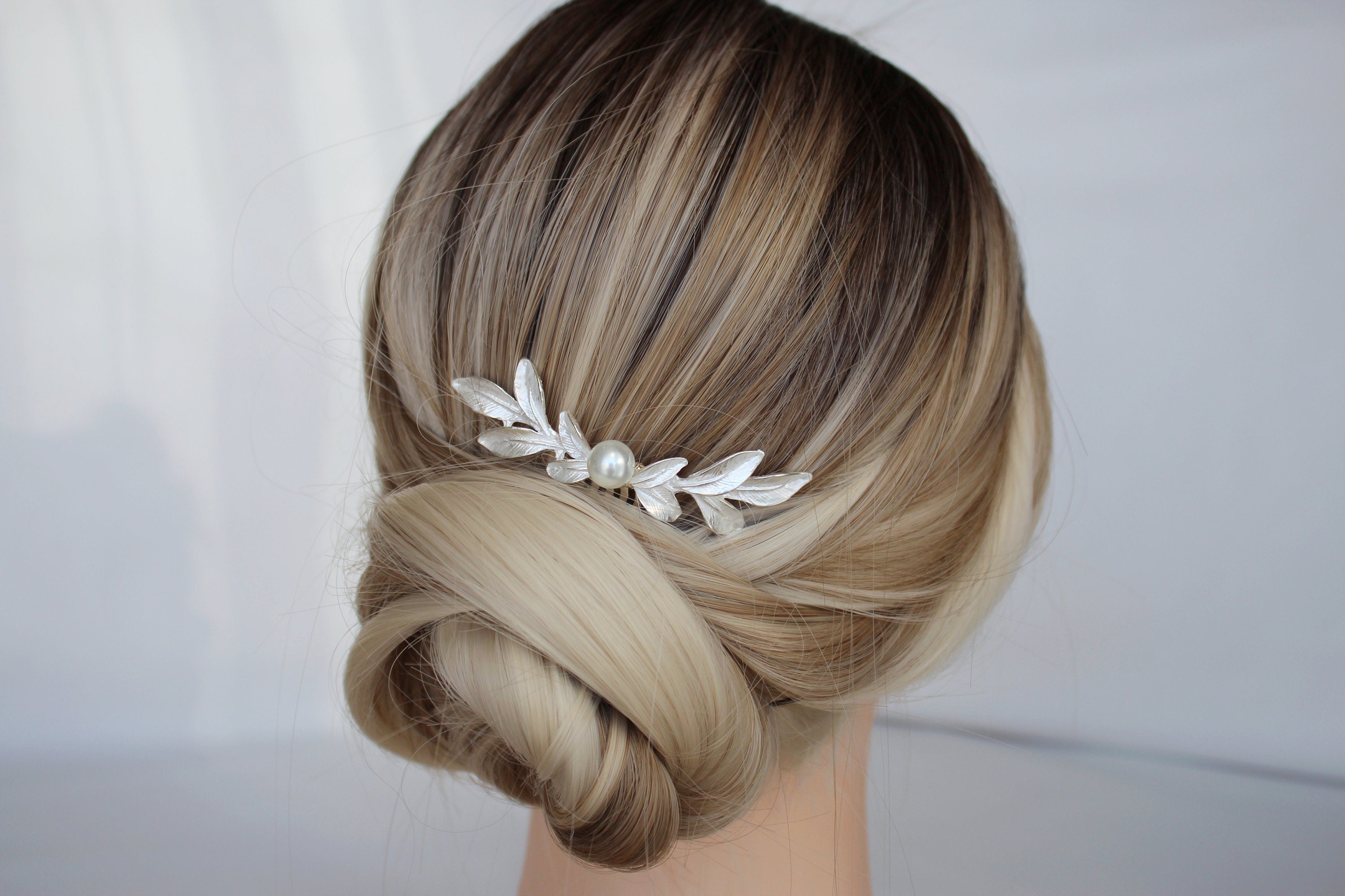Pearl Leaf Wedding Hair Comb: Gold Bridal Hairpiece